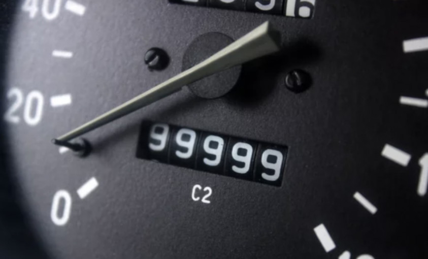 Atskleisti automobiliai, kurių rida 2022 m. klastota dažniausiai: sąrašo viršuje – Audi A8