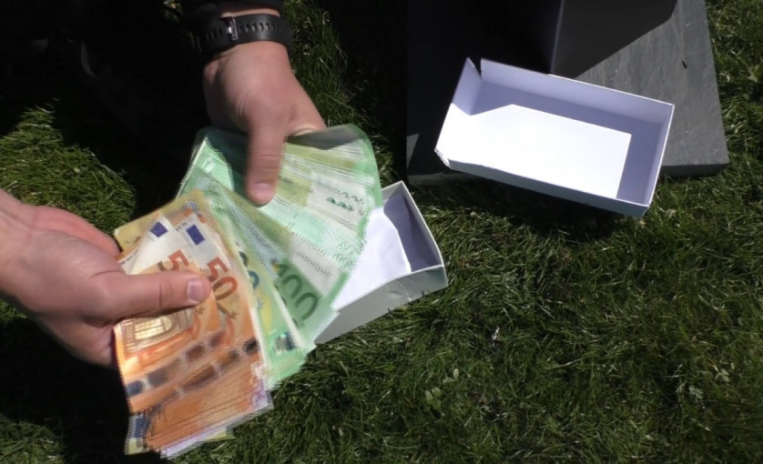 Grindų dangą pardavinėjusi Klaipėdos įmonė įtariama nesumokėjusi beveik 412 tūkst. eurų