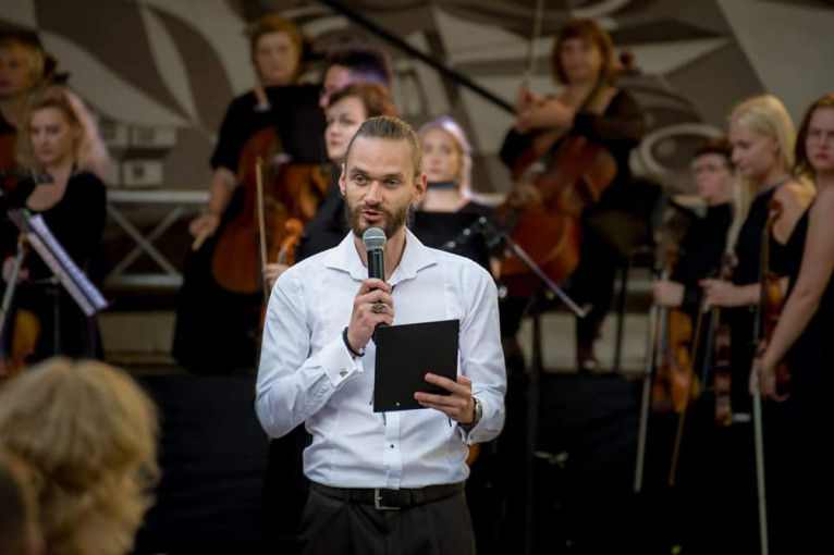 „Aš pažinau karalių tavyje“: V. Mačernio eilės susijungs su muzika