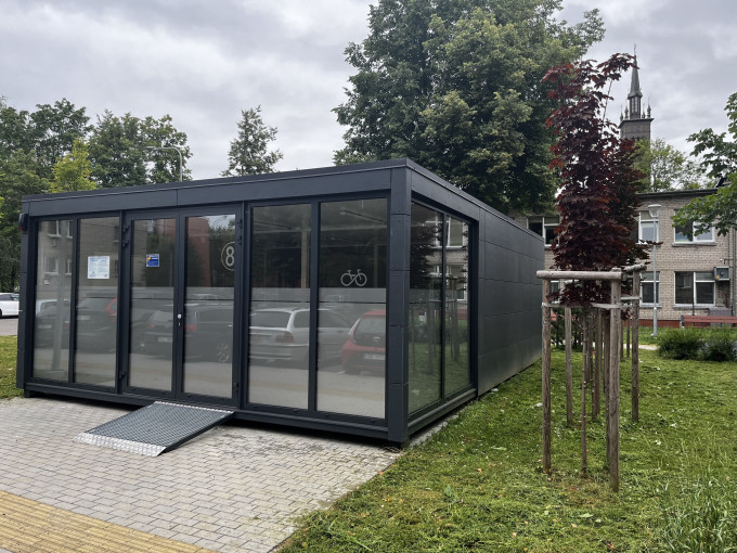 Dviračių laikymui Klaipėdoje atverta nauja laikykla