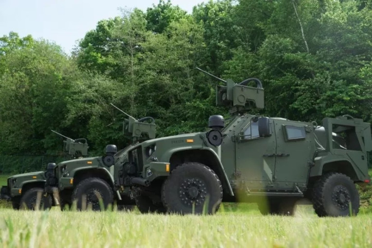 Į Lietuvą atkeliavo 50 naujų JLTV visureigių