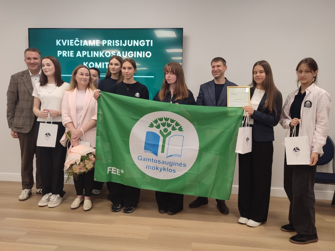 Klaipėdos licėjus apdovanotas Gamtosauginių mokyklų programos Žaliąja vėliava
