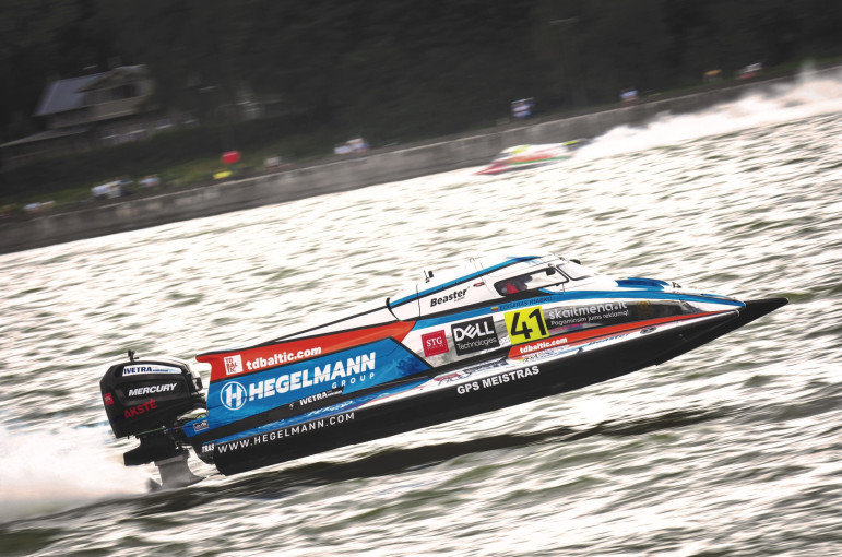 Greitis, azartas ir vandens purslai – į Klaipėdos uostą grįžta F2 vandens formulės