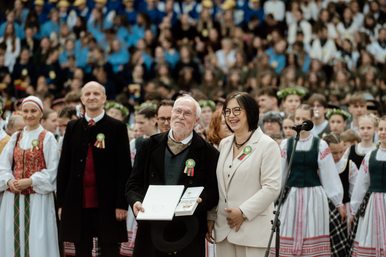 Ministerijos garbės ženklu apdovanotas choro dirigentas profesorius Algirdas Šumskis