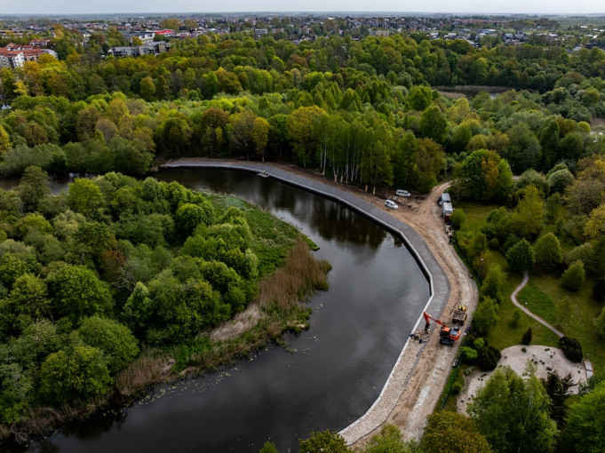 Keičiasi Danės pakrantės: baigiami kranto sutvirtinimo darbai, planuojamos pikniko vietos