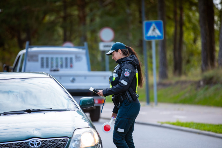 Klaipėdos apskrities kelių policijos pareigūnai šią savaitę vykdo sustiprintą vairuotojų nesustojimo prieš pėsčiųjų perėją kontrolę