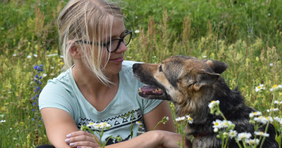Stebuklas pakeitęs klaipėdietės gyvenimą: iš sudėtingo gyvenimo etapo Sandrą išvadavo šuniukas iš prieglaudos