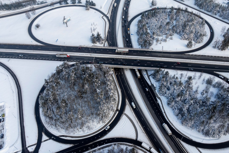 2026-aisiais „Via Lietuva“ didžiausią dėmesį skirs automagistralių bei kritinės būklės tiltų remontui, žvyrkelių asfaltavimui: svarbiausi projektai