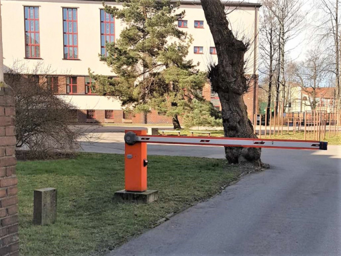 Uostamiesčio gimnazijos valdžia neteisėtai rinko mokestį iš mokinių