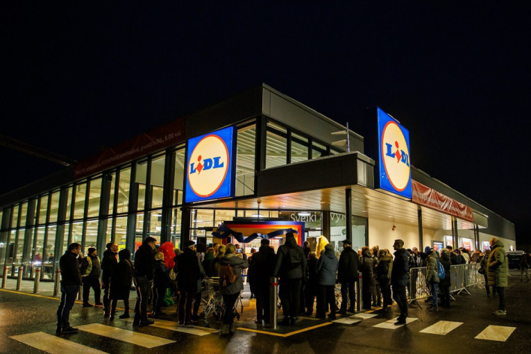 Pirmosios „Lidl“ parduotuvės atidarymas Gargžduose sutraukė minias gargždiškių