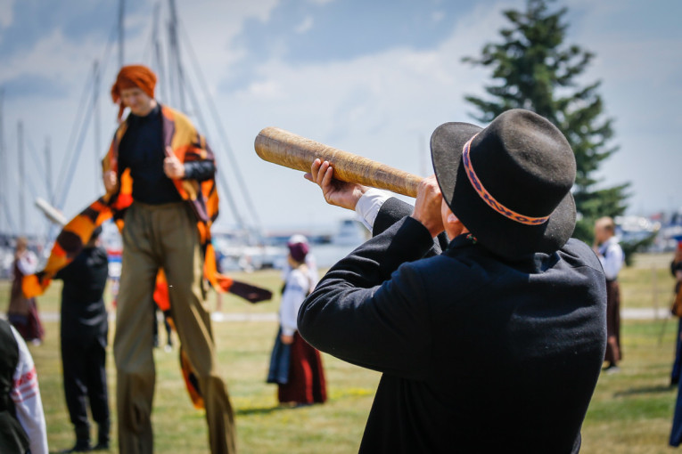 Išsiilgusius kultūros ir renginių Neringa kviečia į tarptautinį folkloro festivalį