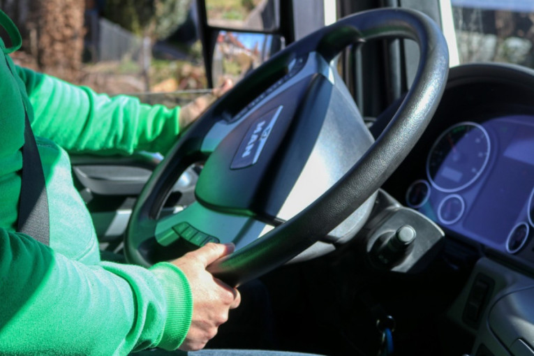 Transporto įmonės stabdo vilkikus – trūksta vairuotojų
