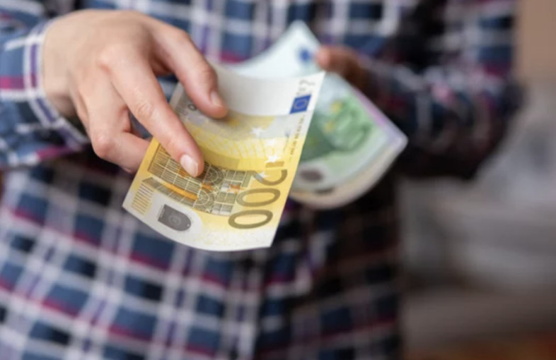Klaipėdoje banko darbuotojais prisistatę sukčiai iš moters išviliojo apie 17,5 tūkst. eurų