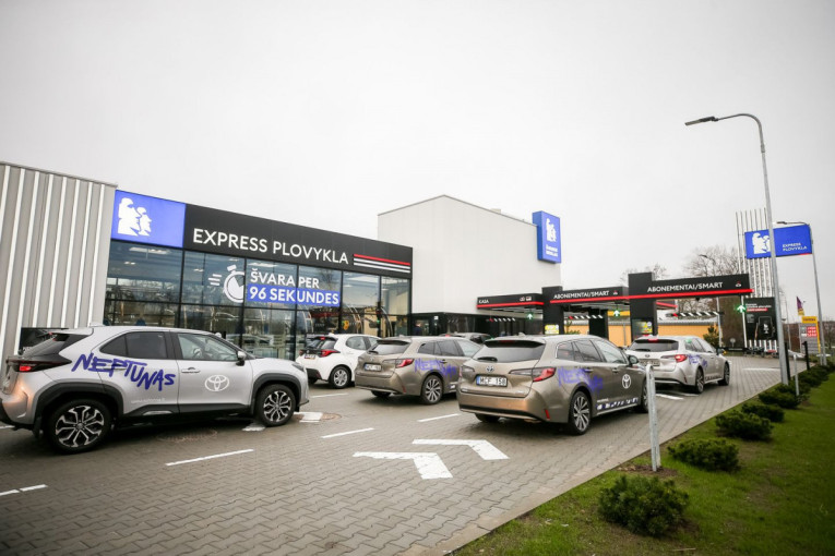 Ketvirtadienį „Švaros broliai“ Klaipėdoje atidarė naują „express“ plovyklą