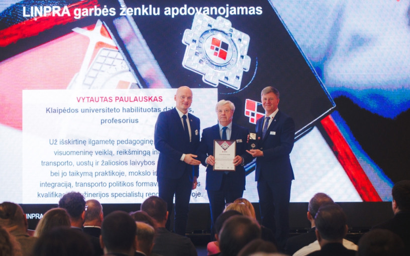 KU profesoriams įteikti Lietuvos inžinerijos ir technologijų pramonės asociacijos Garbės ženklai