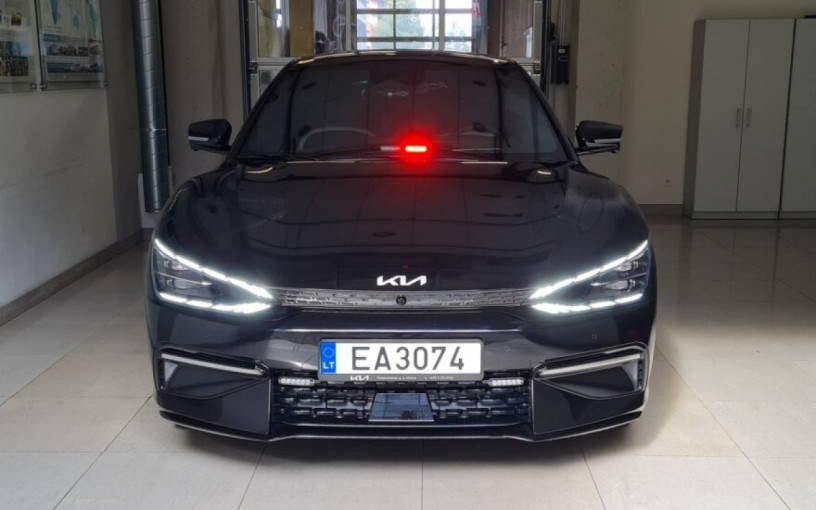 Policija pristatė naują nežymėtą elektromobilį