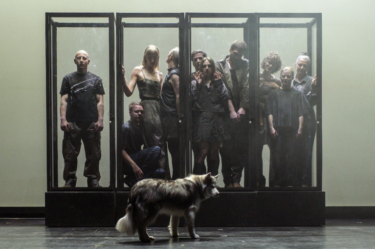 Teatro žiūrovų dėmesiui: LNDT spektaklis „Metamorfozė“ pagaliau Klaipėdoje