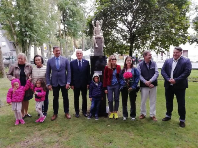 Penktadienį Palangos skulptūrų parke pristatyta skulptūra "Angelas"