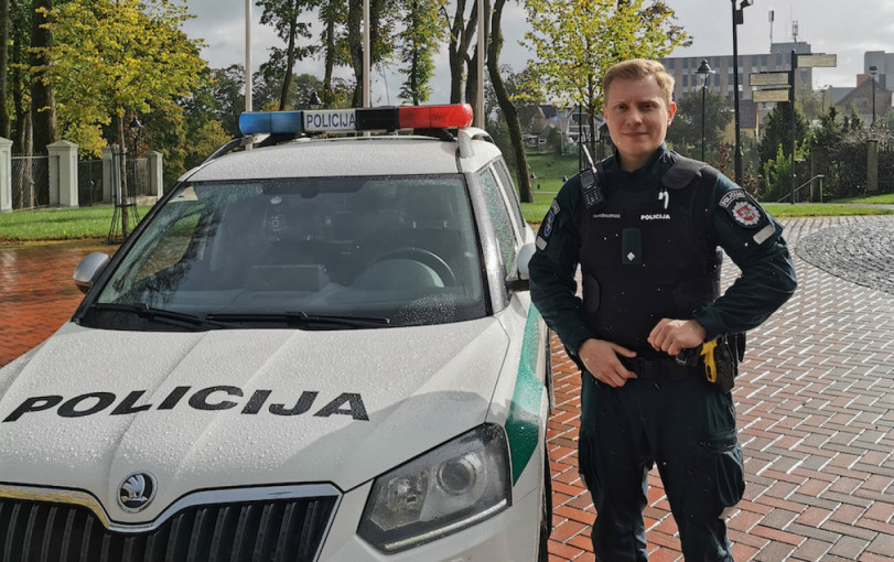 Plungės policijos pareigūnas užgesino gaisrą bute, kuriame buvo atsuktas dujų balionas