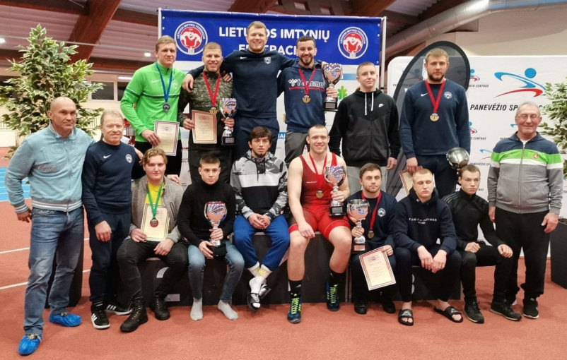 Ant Panevėžio imtynių kilimų žiro auksas klaipėdiečiams