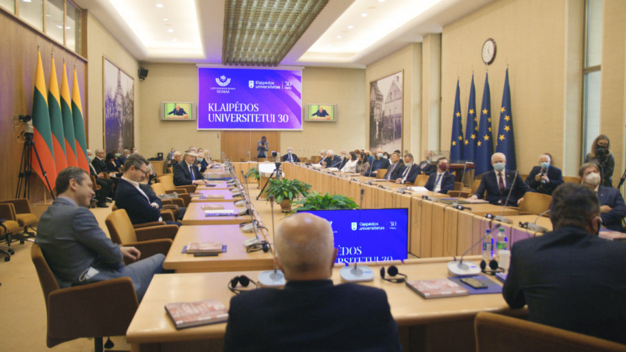 LR Seimo Konstitucijos salėje iškilmingai paminėta data, davusi oficialią pradžią Klaipėdos universiteto istorijai