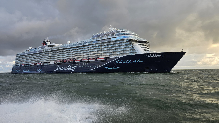 Į Klaipėdą atplaukė didžiausias šiemet uostamiestyje besilankantis kruizinis laivas „Mein Schiff 1“
