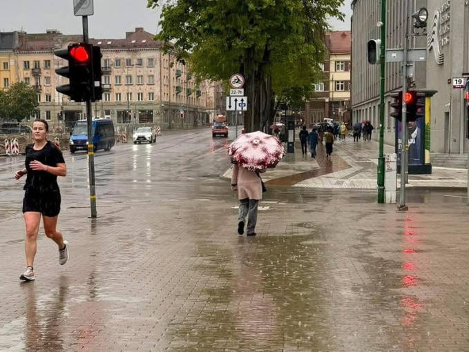 Planuojantiems savaitgalį – svarbi žinia: sugrįžta lietūs, perkūnija ir stiprus vėjas