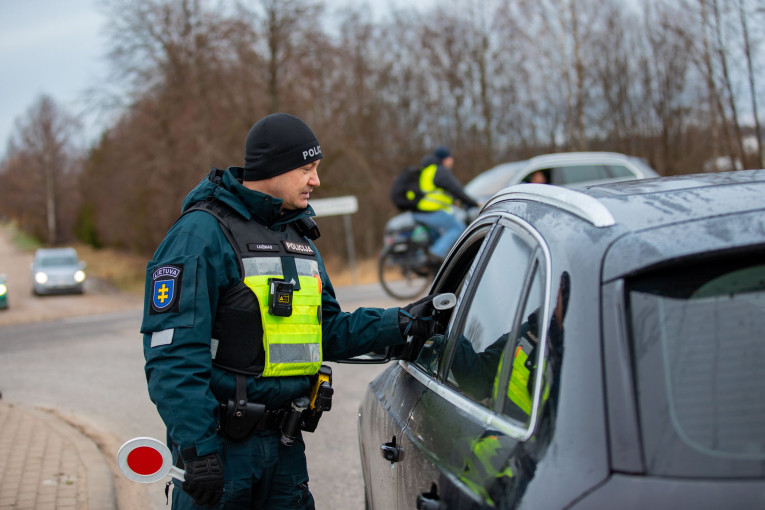Per Klaipėdos apskrities kelių policijos vykdytas priemones nustatyti 5 neblaivūs ir daugiau nei pusšimtis pėsčiųjų nepraleidusių vairuotojų