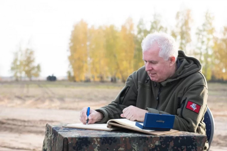 Anušauskas pristatė planuojamą šauktinių pertvarką