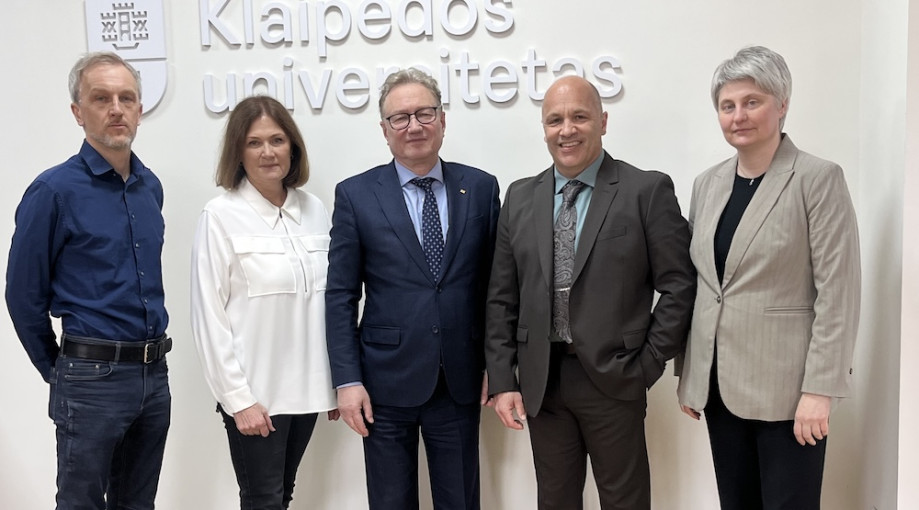 Tarptautinė partnerystė jūrinės gynybos srityje: Klaipėdos universitetas pasirašė susitarimą su „Naval Group“