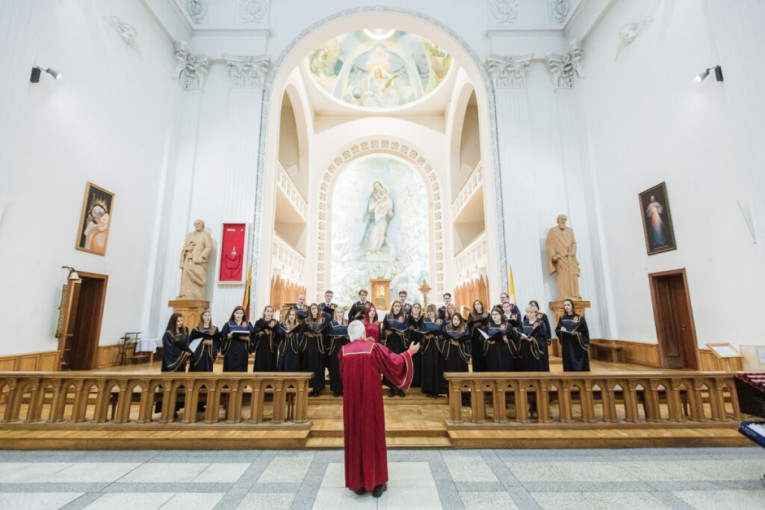 Klaipėdos universiteto choras „Pajūrio aidos“ kviečia į „Aukso paukštės“ sutiktuves ir koncertą