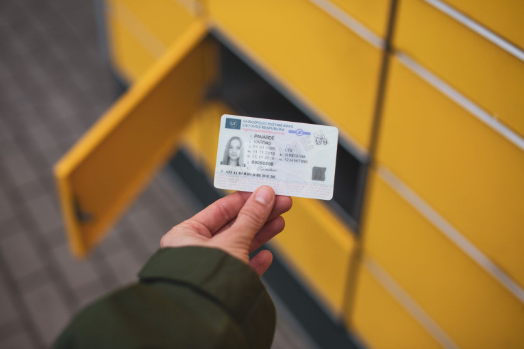 „Regitra“: daugiau kaip trečdalis vairuotojo pažymėjimų užsakoma internetu – aktyvesnės moterys