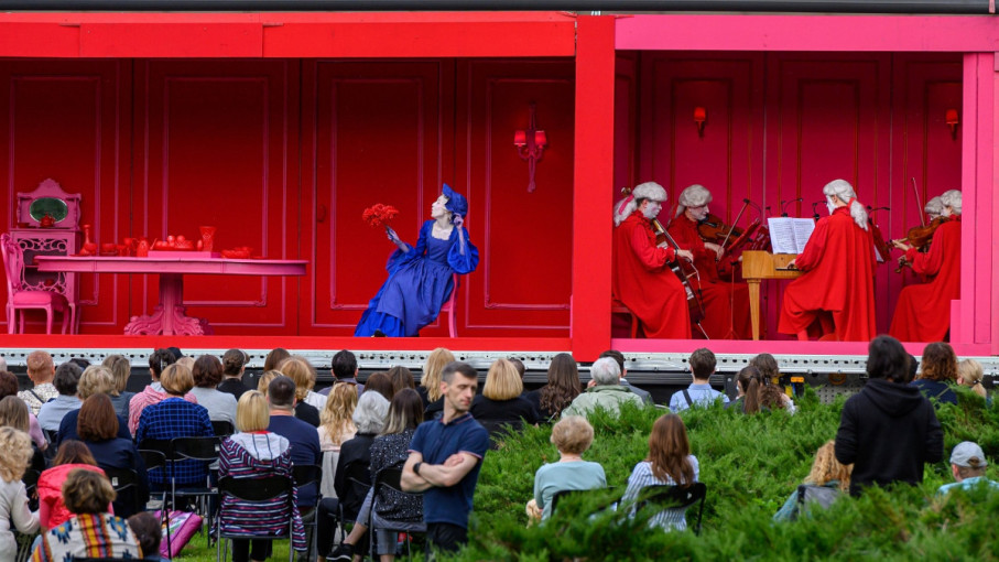 Klaipėdos koncertų salės parko estradoje – vilkiko priekaboje keliaujanti opera