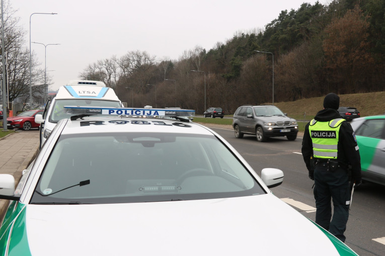 Policija neketina stabdyti patikrinimų: kovą suplanavo eilę reidų