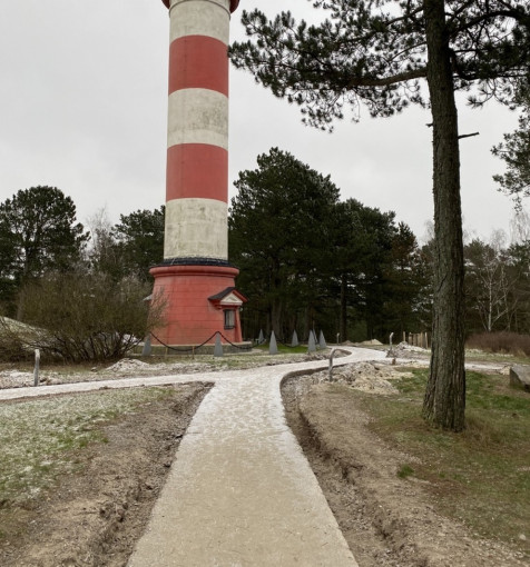 Kuršių nerijos Urbo kalnas jau puošiasi mažosios architektūros elementais