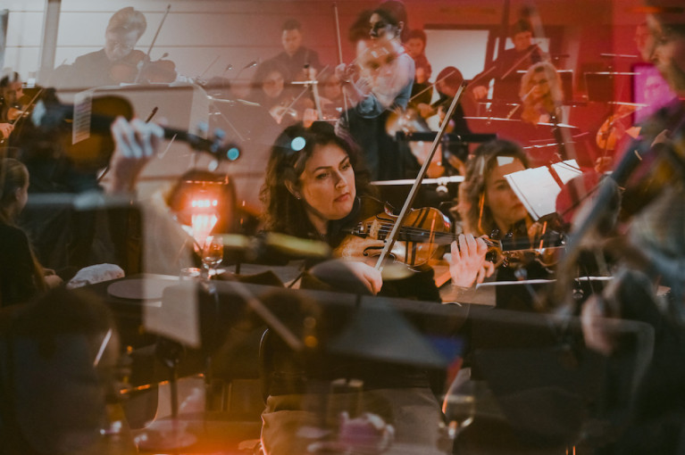 30-asis Klaipėdos kamerinio orkestro gimtadienis: įslaptinta koncerto programa, netikėti atlikėjų amplua ir provokuojantys muzikos įvykiai