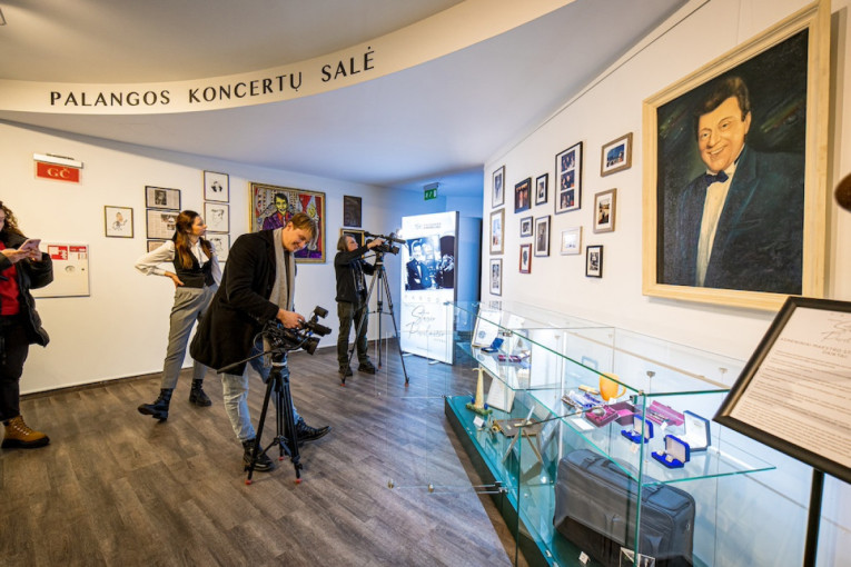 Palangos koncertų salėje atidaryta paroda kvies šiltai prisiminti maestro S. Povilaitį