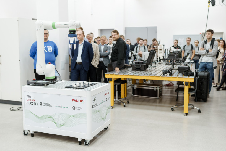 „Achemos grupės“ parama deda tvirtus pamatus kuriamam KU robotikos centrui