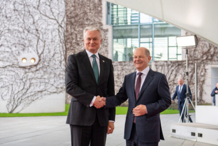 G. Nausėda teigia su O. Scholzu sutaręs dėl laipsniško vokiečių brigados dislokavimo iki 2026 m.