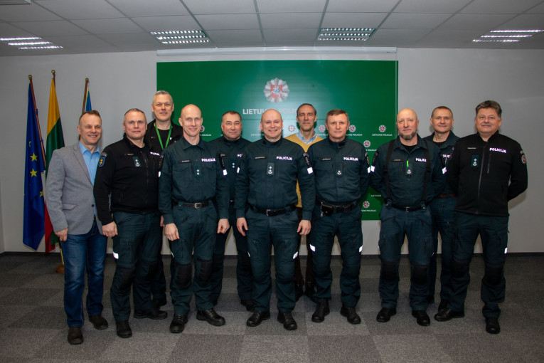 Pagerbti daugiau kaip 33 metus policijoje tarnaujantys Klaipėdos apskrities VPK pareigūnai