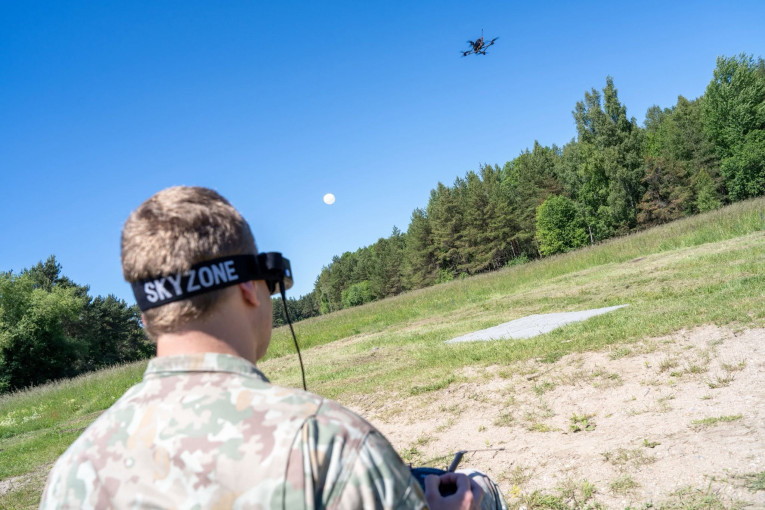 Brigadoje „Žemaitija“ surengtos pirmosios dronų žaidynės