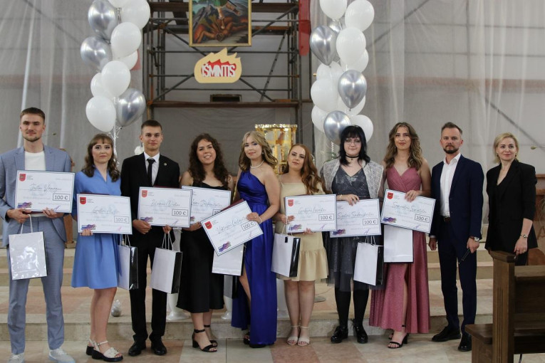 Klaipėdos rajono šimtukininkams įteiktos premijos