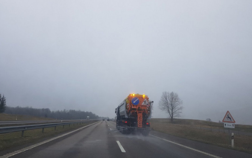 „Kelių priežiūra“ skelbia žiemos sezono darbų pradžią: pasisakė ir keliautojas A. Valujavičius