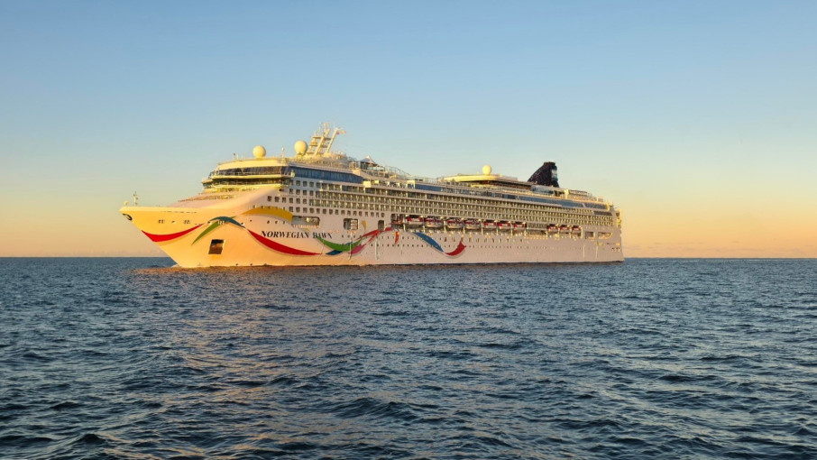 Į Klaipėdą atplaukė kruizinis laineris „Norwegian Dawn“ su daugiau nei dviem tūkstančiais keleivių