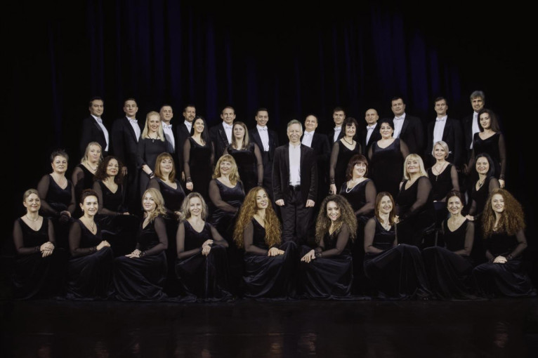 Muzikinio teatro choras kviečia į koncertą „Mes laukiam Kalėdų“