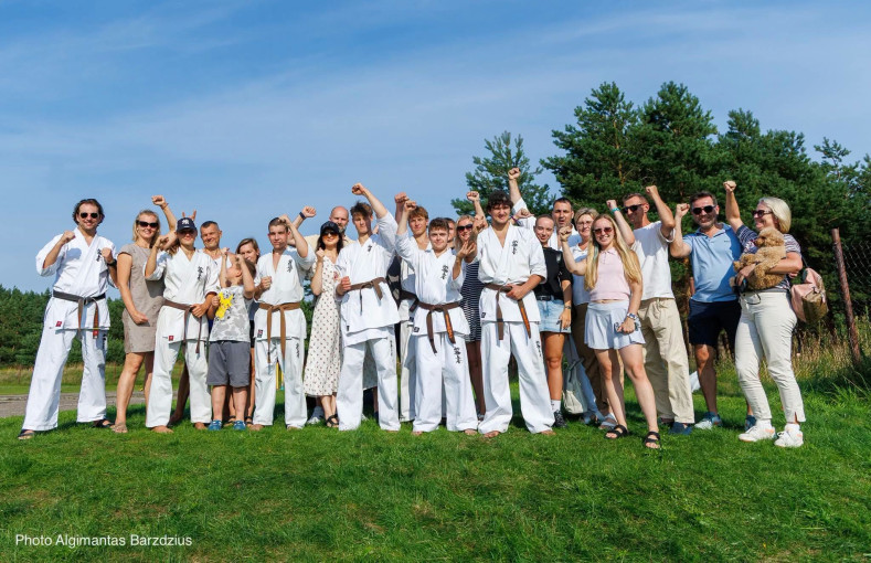 Karatė mokyklos „Shodan“ auklėtiniai tarptautinėje karate stovykloje žengė svarbų žingsnį – išlaikė juodųjų diržų egzaminus