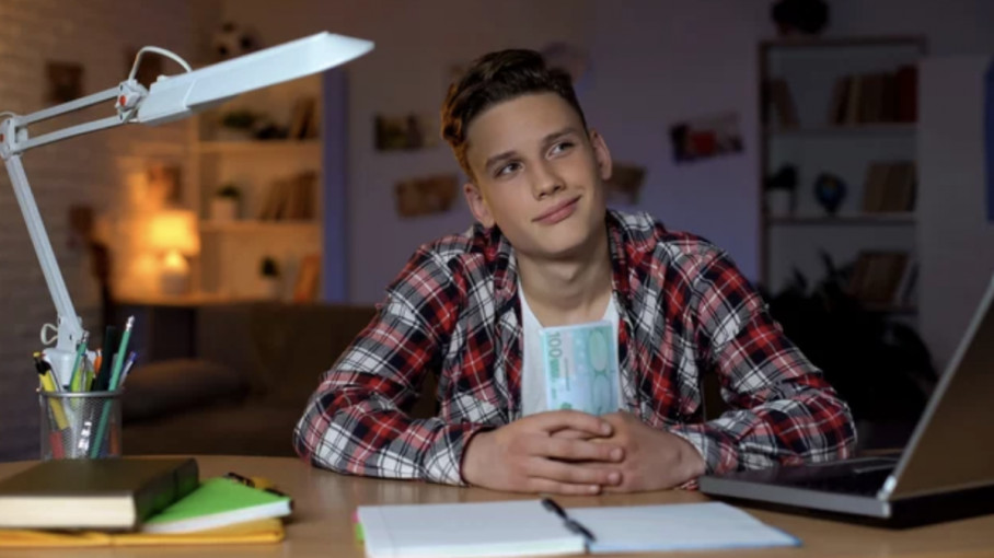 200 eurų valstybės stipendijas gaus matematikos, informatikos ir inžinerijos studentai