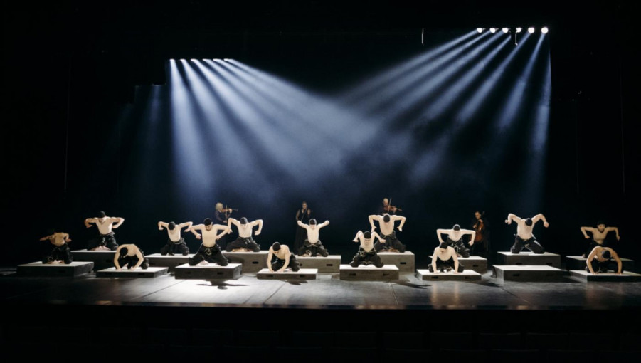 Į premjerą Klaipėdoje atskrenda ir vienas žinomiausių pasaulio šiuolaikinio šokio choreografų - Alexanderis Ekmanas
