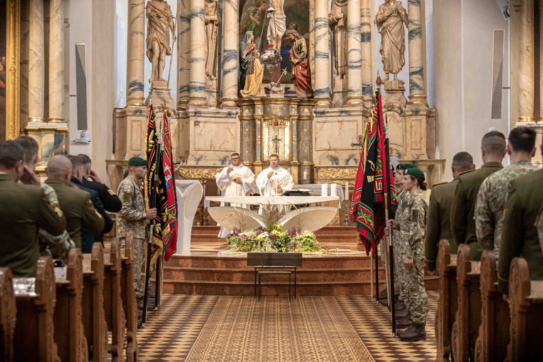 Kretingoje vyko iškilminga brigados ,,Žemaitija“ apdovanojimo ceremonija