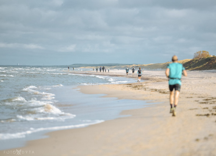 Didžiausias Lietuvos bekelės bėgimo renginys „Trail Kuršių Nerija“ išsiplėtė iki rekordinės 104 km trasos